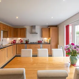 https://4-bedroom-house-in-addingham-ilkley.yorkshirehotels.net
